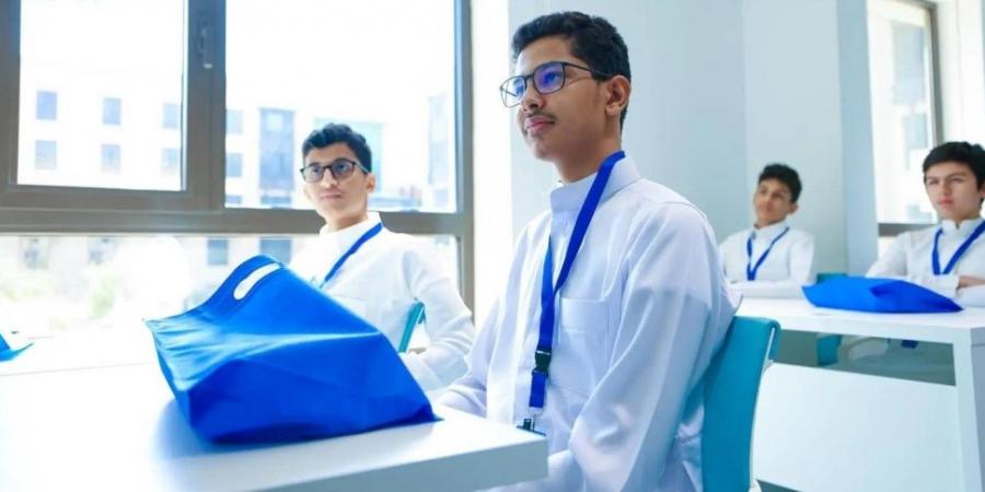 الإنجليزية لتدريس المواد التقنية بمدارس الموهوبين