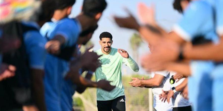 لحظة
      استقبال
      لاعبي
      المصري
      لـ
      محمد
      سيحا
      (صور)