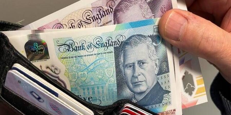 الإسترليني
      يتراجع
      أمام
      الدولار
      وسط
      ترقب
      مسار
      الفائدة
      الأمريكية