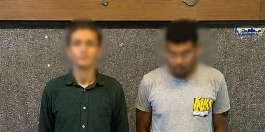 حقيقة
      اتهام
      ضابطة
      شرطة
      بمناصرة
      شقيقها
      خلال
      مشاجرة
      في
      المطرية
