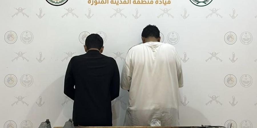مخالفة صيد تقود لضبط مواطنين في سواحل ينبع