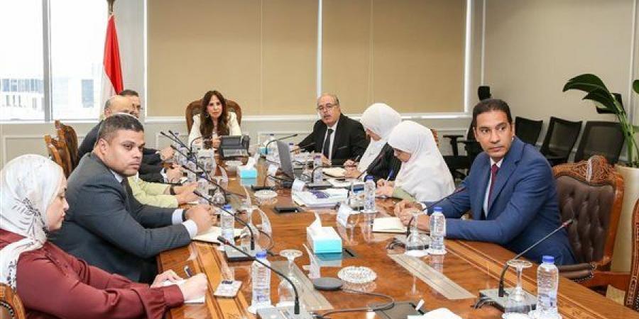 وزيرة
      الإسكان
      تناقش
      مشروع
      تعديل
      أحكام
      قانون
      البناء
      في
      شأن
      تنظيم
      اتحاد
      الشاغلين