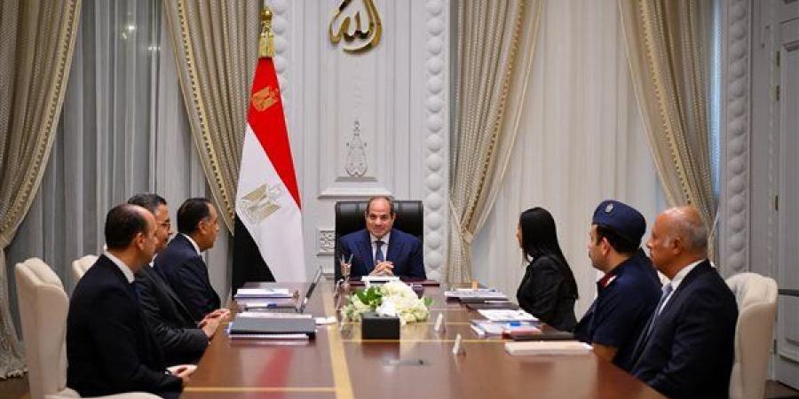 السيسي
      يتابع
      منظومة
      الأمن
      الغذائي
      وتوافر
      مخزون
      آمن
      من
      السلع
      الاستراتيجية
      (فيديو)