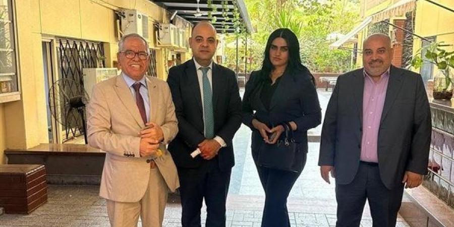 لؤة
      خلف:
      أحترم
      نقابة
      المحامين
      وما
      صدر
      عني
      كان
      دفاعًا
      عن
      حقي
      وليس
      انتقاصًا
      من
      مكانتها