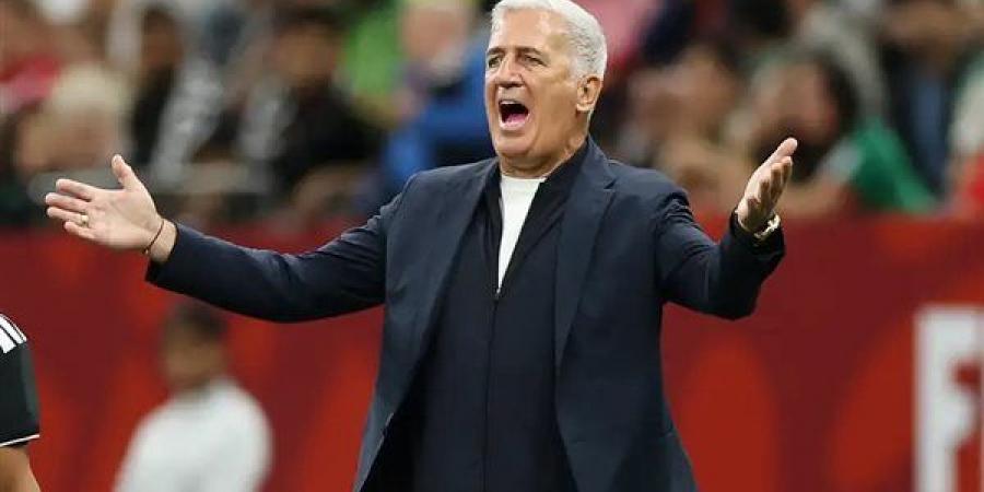 رسميا،
      منتخب
      الجزائر
      يفسخ
      عقد
      فلاديمير
      بيتكوفيتش