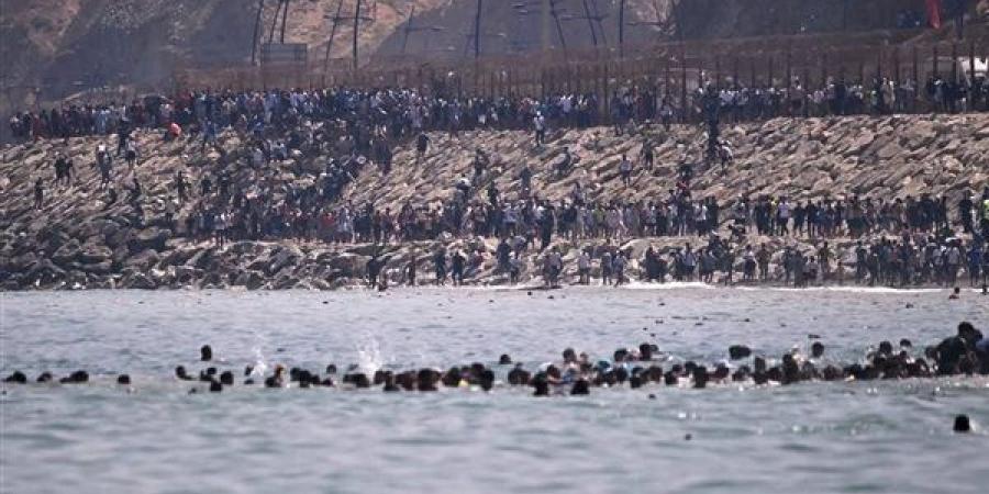 أزمة
      سبتة
      تتصاعد،
      إسبانيا
      تضغط
      على
      إيطاليا
      لرفع
      القيود
      الحدودية