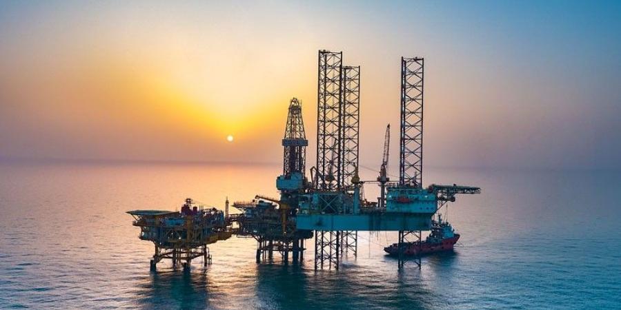 تراجع أسعار النفط عند التسوية بنحو 7%