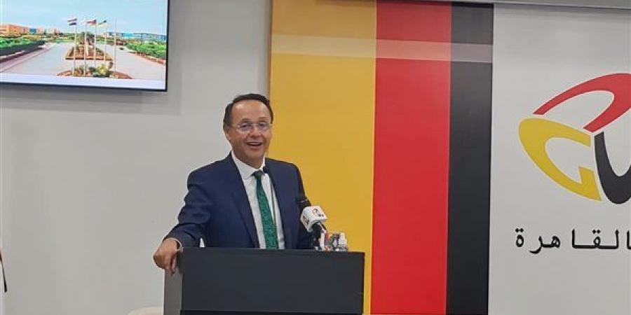 رئيس مجلس أمناء الجامعتين الألمانية بالقاهرة والدولية يكرّم أوائل الثانوية العامة بمنح دراسية كاملة