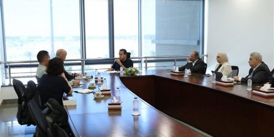 وزير الصحة يبحث إنشاء صندوق للتقنيات الحيوية والطبية
