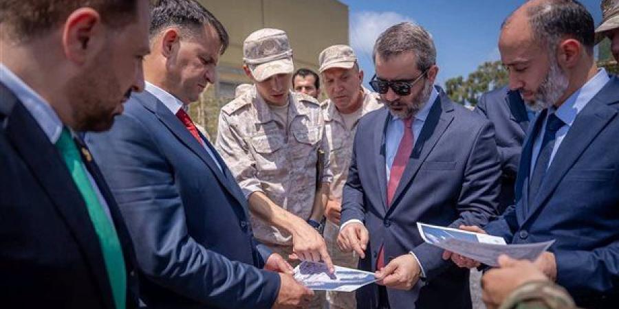 بعد
      إعادة
      رسم
      الوجود
      الروسي
      في
      سوريا،
      أسعد
      الشيباني
      يتفقد
      مطار
      اللاذقية
      وميناء
      طرطوس