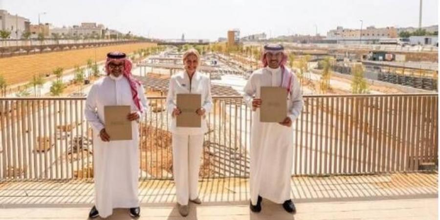 "المسار
      الرياضي"
      يؤسس
      صندوقًا
      عقاريًا
      بأكثر
      من
      700
      مليون
      ريال