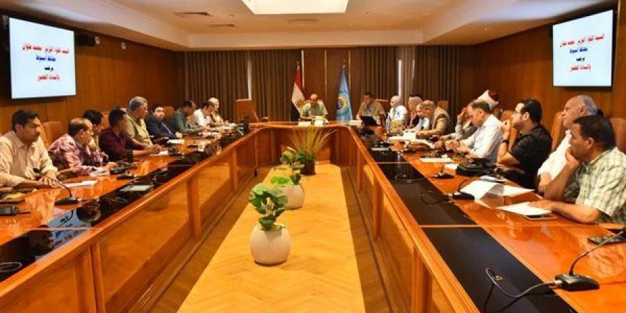 محافظ أسيوط يتابع موقف المشروعات المنفذة بـ"حياة كريمة" تمهيدًا للتشغيل التجريبي