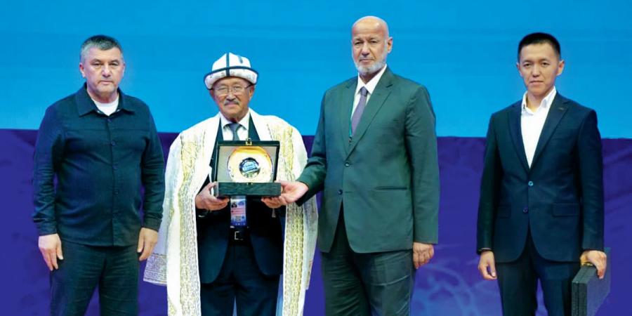المانع يكرم البطل الأولمبي القرغيزي أوسمونالييف