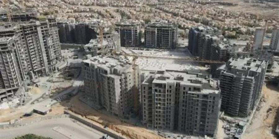 إهدار تريليونات الجنيهات، خبير: الإفراط في الاستثمار العقاري أدى لزيادة البطالة وتدني الأجور