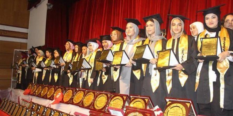 تعليم الجيزة يكرم أوائل الشهادة الإعدادية بإدارة شمال المحافظة (صور)
