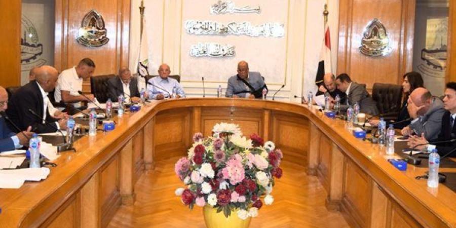 غرفة القاهرة التجارية تناقش خارطة طريق لتطوير الخدمات الاقتصادية