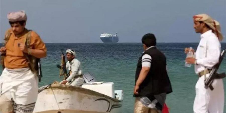ارتفاع عدد ضحايا الهجوم الحوثي على سفينة تجارية في باب المندب إلى 16 قتيلا ومصابا