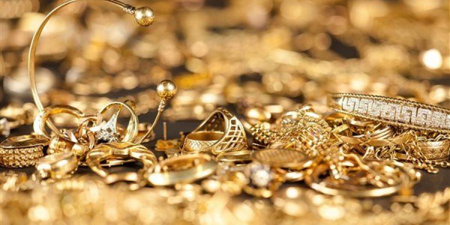 أخبار الاقتصاد اليوم: البورصة تربح 3 مليارات جنيه خلال جلسة تداولات اليوم، تراجع سعر صرف الدولار أمام الجنيه، هدوء في سوق الذهب، ارتفاع في حديد عز