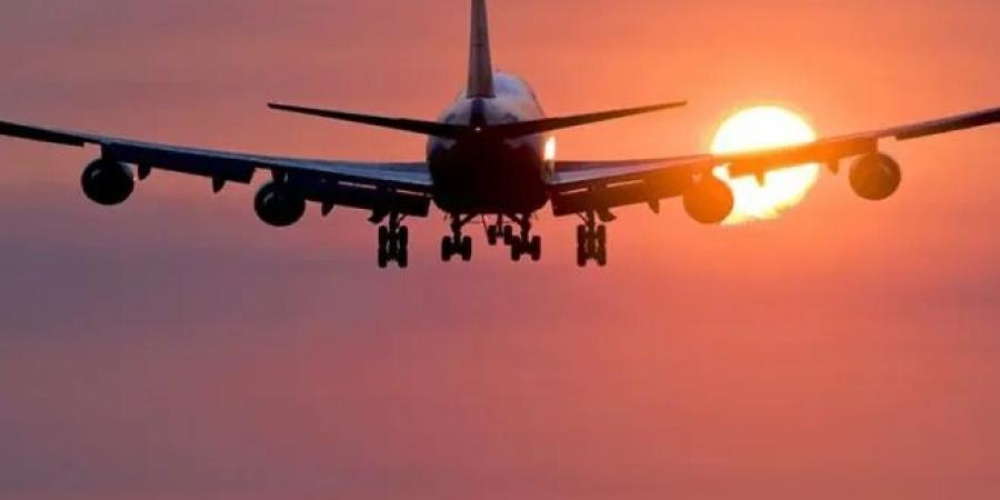 انتحل صفة طيار وخدع 3 شركات طيران وسافر مجاناً مئات المرات.. ما القصة؟