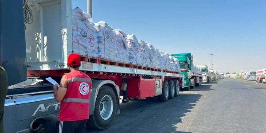 من مصر إلى غزة، الهلال الأحمر يطلق قافلة مساعدات ضخمة تحمل 2741 طنًا