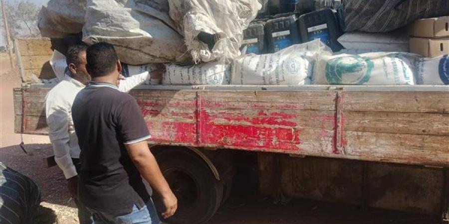 ضبط 3500 كجم أسمدة مهربة و1880 لتر زيوت مجهولة المصدر بالوادي الجديد