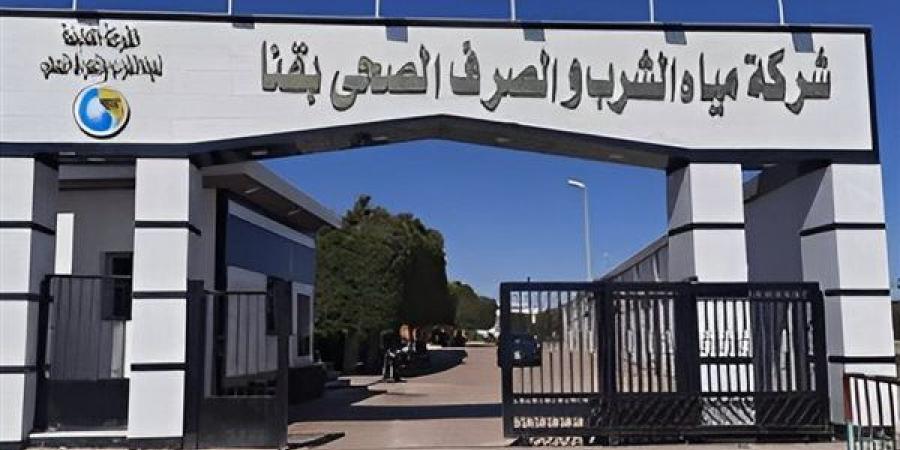 استجابة لشكوى الأهالي، إنهاء أزمة تجمعات مياه الصرف الصحي خلف المستشفى العسكري بقنا