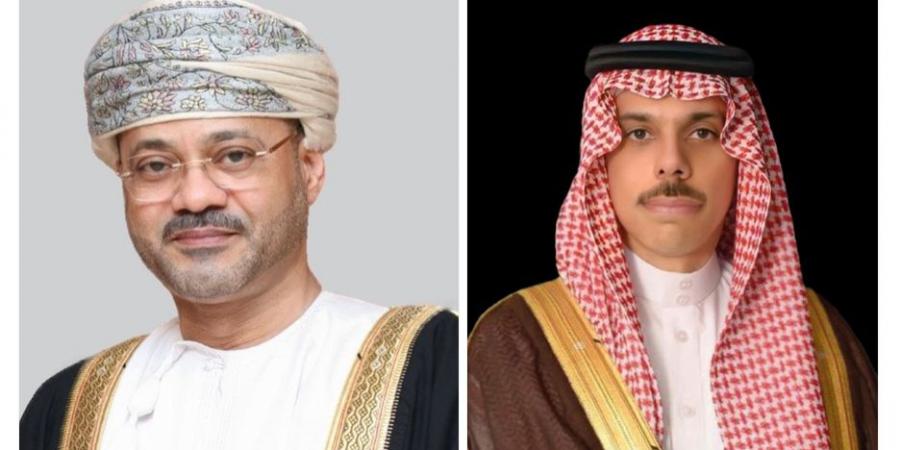 وزيرا الخارجية السعودي والعماني يستعرضان مستجدات الأوضاع الإقليمية