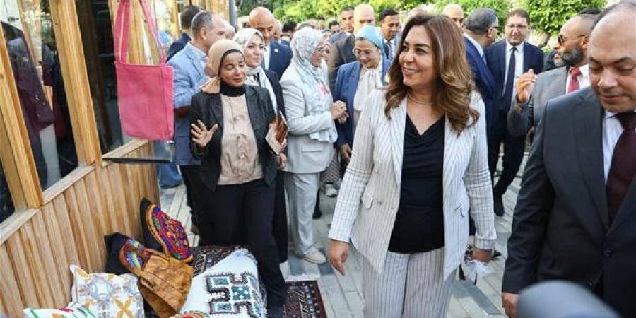 وزيرة التنمية المحلية والبيئة تشارك في افتتاح فعاليات «بازار صعيد مصر» لدعم الحرف التراثية واليدوية