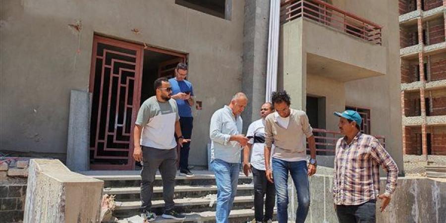 مسؤولو الإسكان يتفقدون تنفيذ شقق ديارنا في بدر