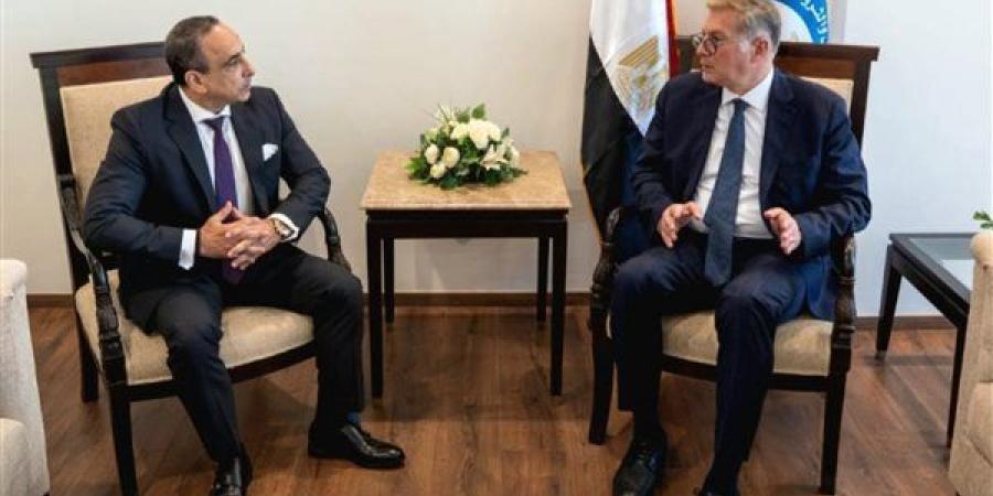 وزير البترول يبحث مع «هاليبرتون» زيادة الإنتاج بأساليب الحفر الأفقي والتكسير الهيدروليكي