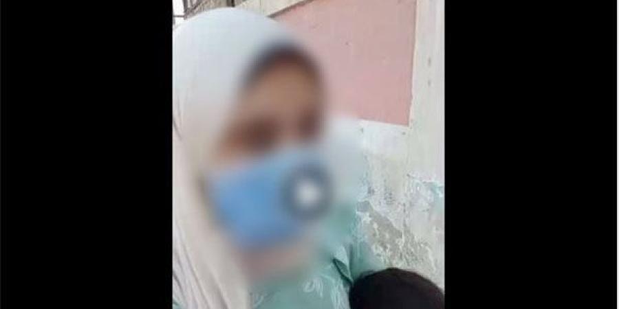 مسن يتعدي على طفلة ويهددها، والأجهزة الأمنية تضبطه بعد تداول فيديو بالبحيرة