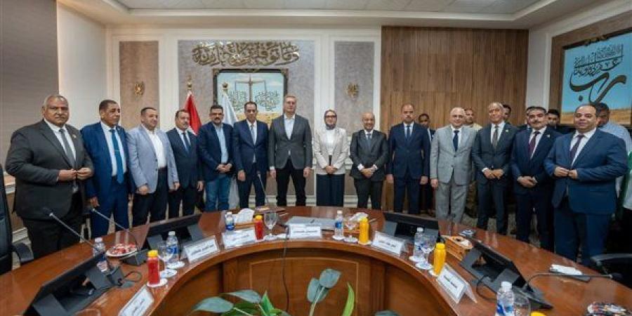 البترول والتعليم يطلقان أول مدرسة تكنولوجيا تطبيقية في التعدين بالوادي الجديد
