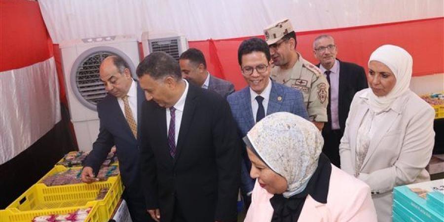 محافظ القليوبية ورئيس جامعة بنها يفتتحان معرض حلوى المولد النبوي
