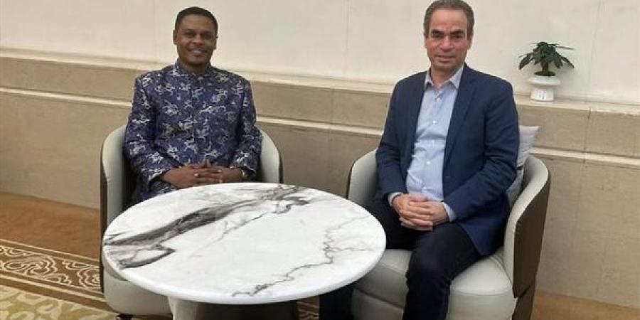 المسلماني يلتقي وزير الإعلام الصومالي في بكين ويبحث تعزيز خدمة ماسبيرو باللغتين الصومالية والعفرية