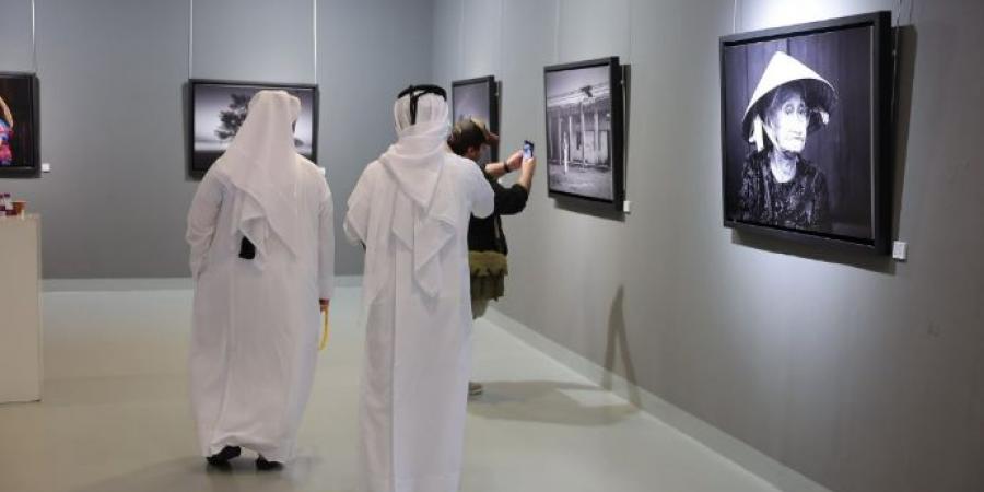 مصورو قطر يحتفلون بيومهم العالمي في معرض يستمر شهرا كاملا