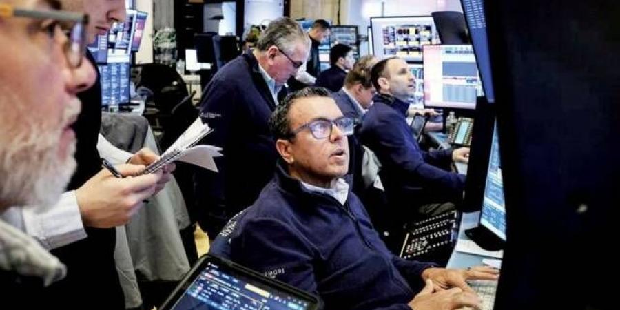 تراجع وول ستريت بفعل ارتفاع عوائد السندات ونتائج وول مارت