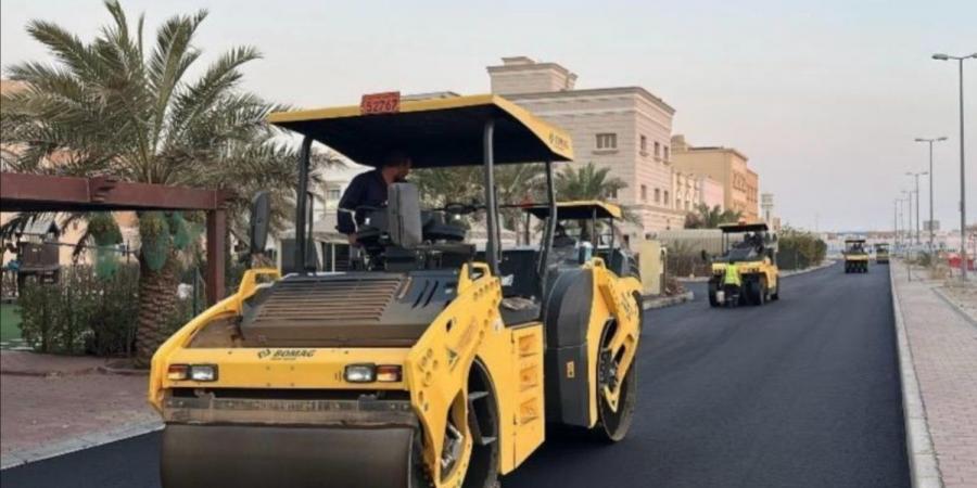 «الأشغال» تواصل أعمال الصيانة الجذرية للطرق في مدينة جابر الأحمد