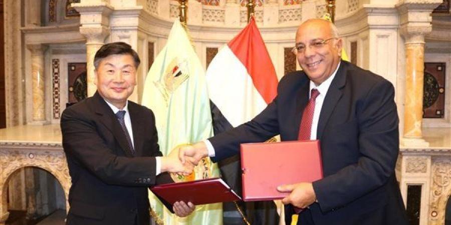 بحوث الصحراء يوقع مذكرة تفاهم مع جامعة كيونغ بوك الوطنية الكورية لتعزيز التعاون الزراعي