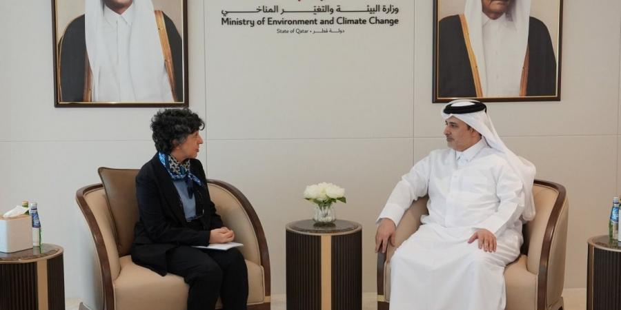 وزير البيئة يجتمع مع سفيرة البرتغال لدى الدولة