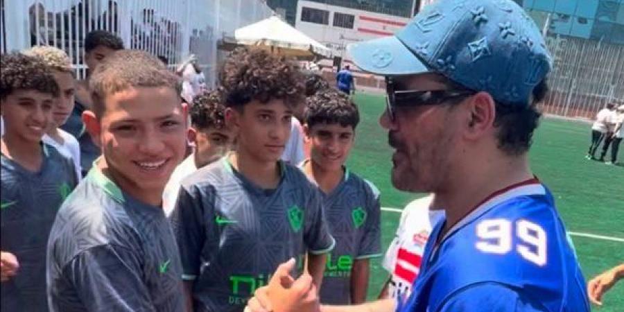 عمرو زكي يزور نادي الزمالك ويحضر تدريبات قطاع الناشئين (صور)