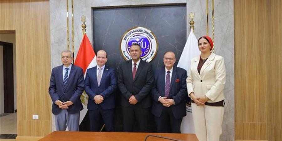 بروتوكولا تعاون لتدريب طلاب طب وتمريض المنصورة الأهلية داخل المنشآت الصحية بالدقهلية