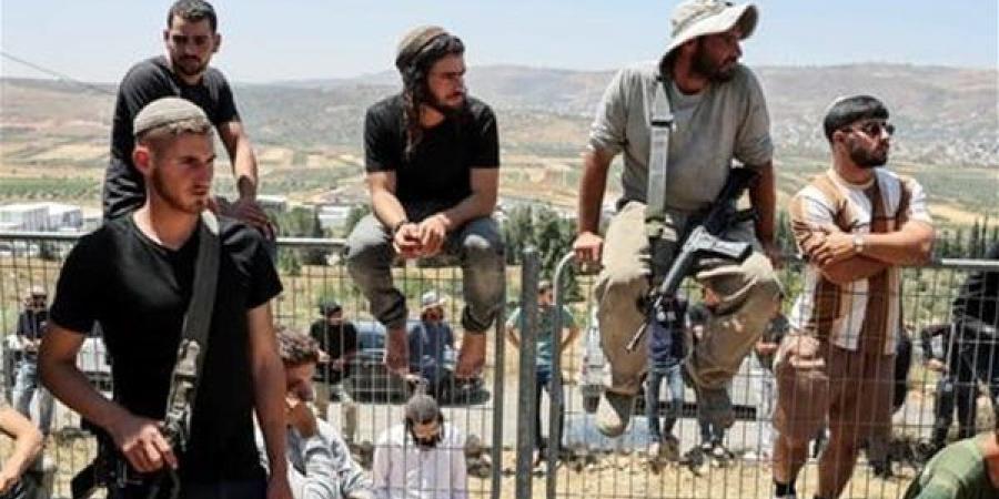 إصابة فلسطينيين اثنين برصاص مستوطنين بالضفة الغربية