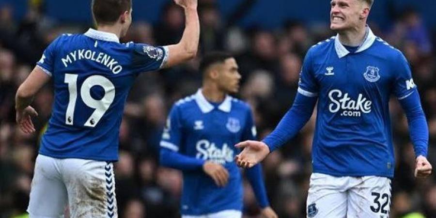 إيفرتون يهزم كريستال بالاس بثنائية في الدوري الإنجليزي