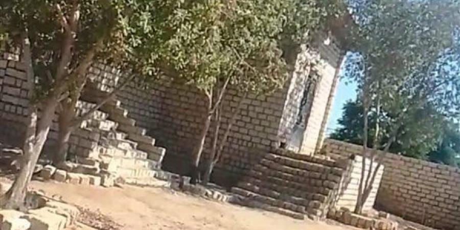 كارثة.. منزل مهجور تحول إلى مصحة إدمان، تعذيب نزيل ينتهي بالوفاة في المنيا (صور)