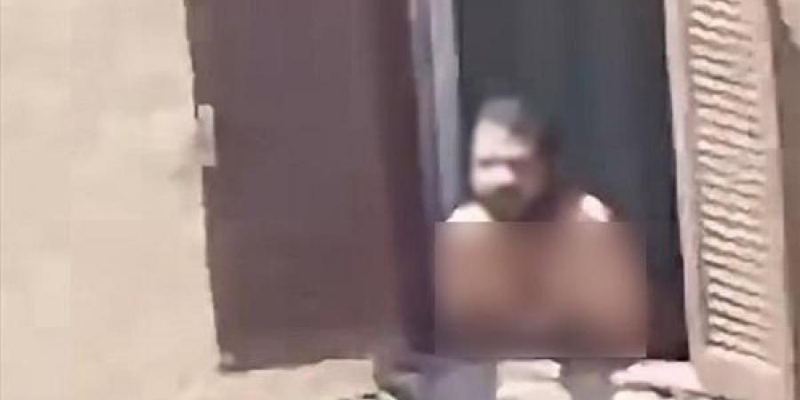 بعد خروجه في شرفة شقة عار الجسد وتصدره التريند، الداخلية تكشف تفاصيل الفيديو المثير للجدل