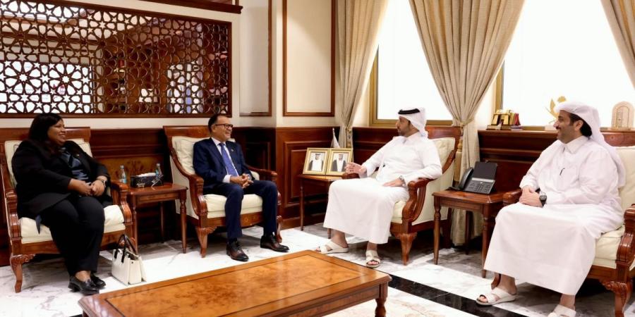وزير البلدية يجتمع مع سفير المالديف