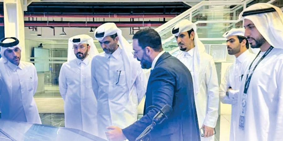 رئيس مناطق يزور مجموعة موانئ أبوظبي