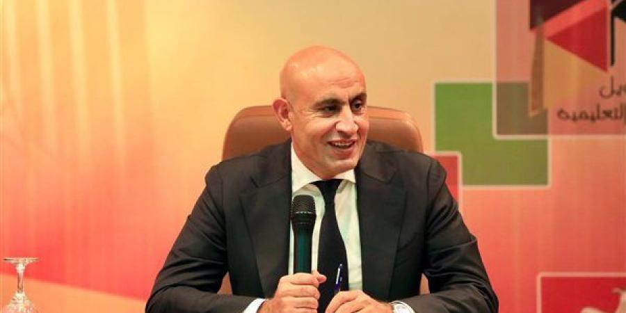 حسابات المدارس الدولية وكتاب التاريخ، مسؤولة بـ"التعليم" تفكك شفرة الهجوم على الوزير