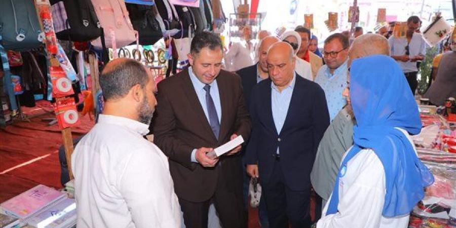 محافظ دمياط يفتتح معرض المستلزمات المدرسية بالسنانية
