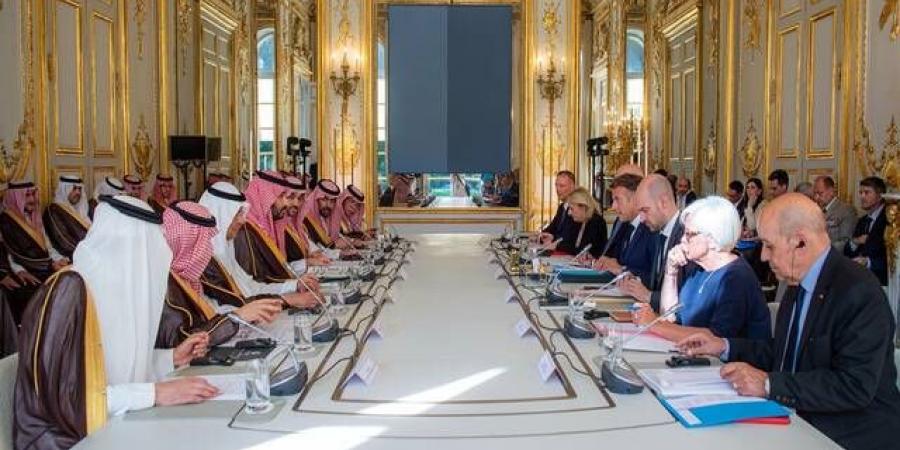 ولي العهد وماكرون يترأسان أول اجتماعات مجلس الشراكة الاستراتيجية في الإليزيه